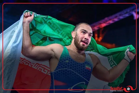 دور افتخار امیرحسین زارع با پرچم ایران
