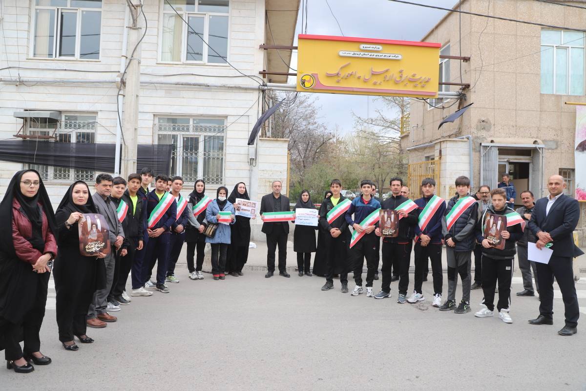 حضور گسترده ورزشکاران و جوانان اردبیل در زنجیره انسانی صیانت از زیرساخت‌های انرژی
